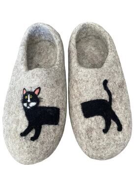 Haussimple Wool Handmade Tan Boiled Wool Felt Slippers Black Cat size 9